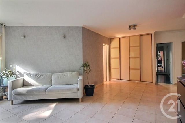 Appartement F4 à vendre - 4 pièces - 88 m2 - Rosny Sous Bois - 93 - ILE-DE-FRANCE